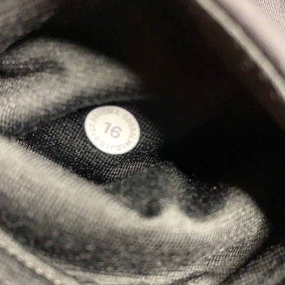 SOLD OUT 😍NWOTs Lululemon InStill HR Tight 25” - Picture 4 of 6